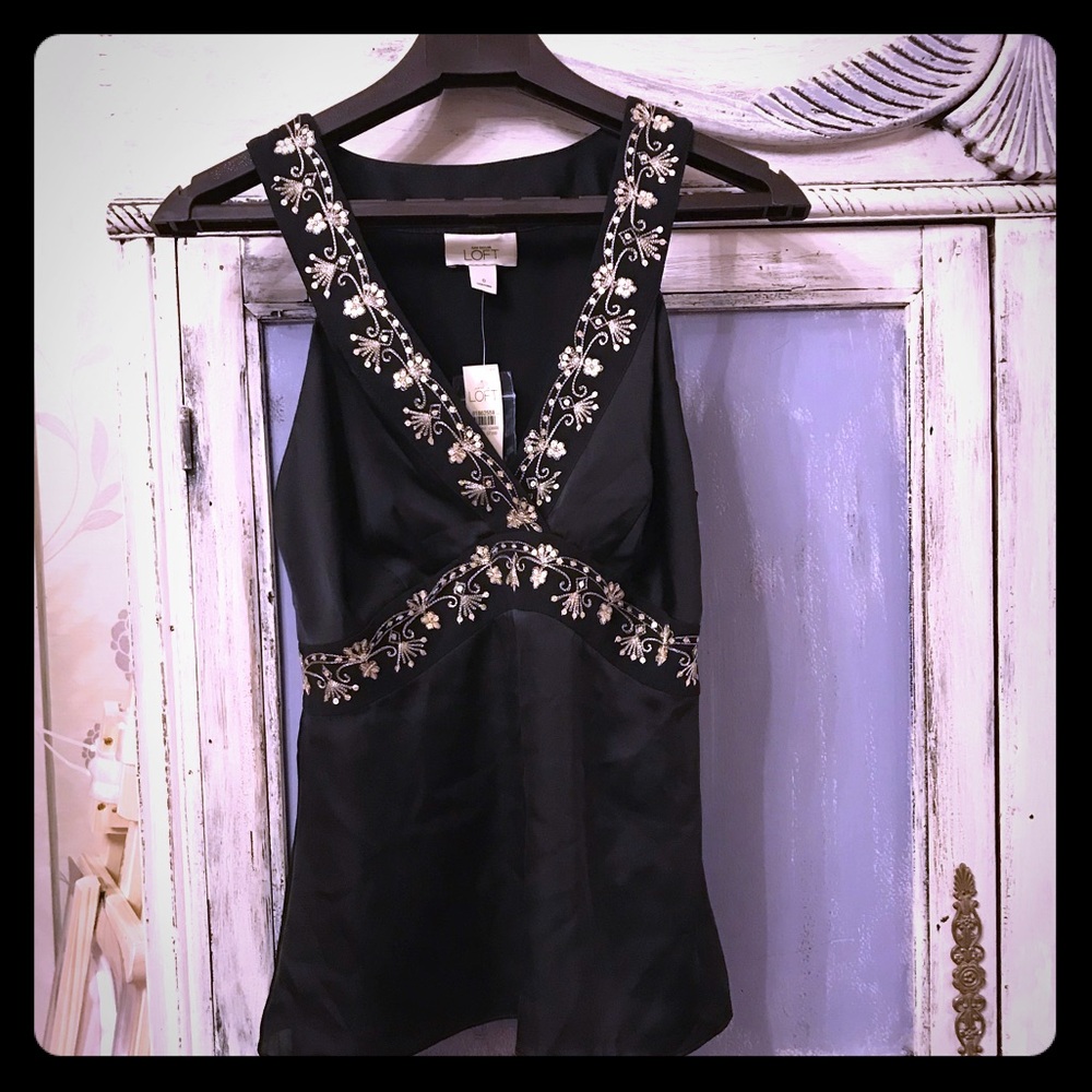 NWT Loft gorgeous silky top. Size 0, but fits a 2